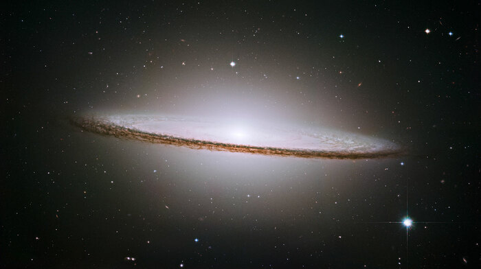 Messier 104 (Galáxia de Sombrero)