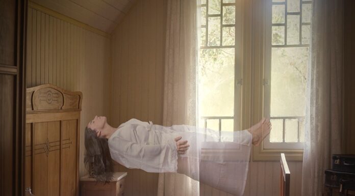 Carol Rahal: conheça a nova série “Autorretratos” Série "Autorretratos"