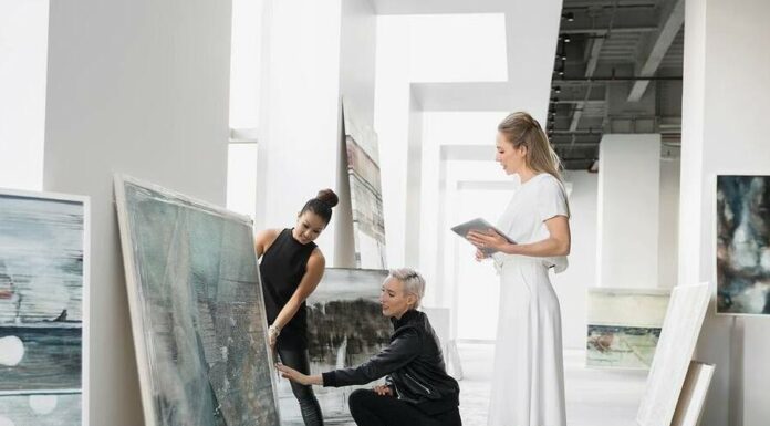 Quais são os funcionários de uma galeria de arte? Funcionários da galeria