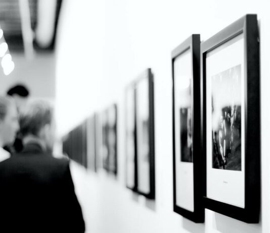 Como encontrar a galeria de arte certa para minha obra