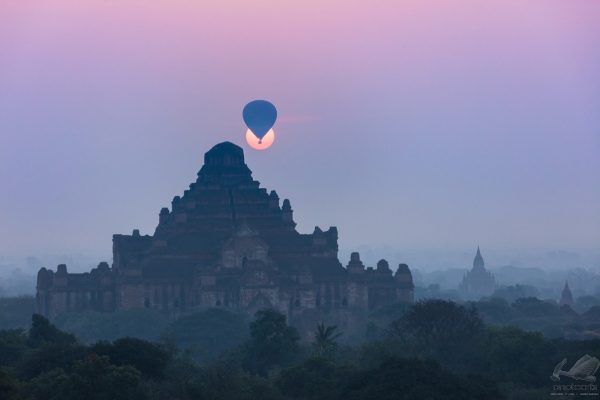 Balloon Over Bagan In Sun - Andreas Kunz