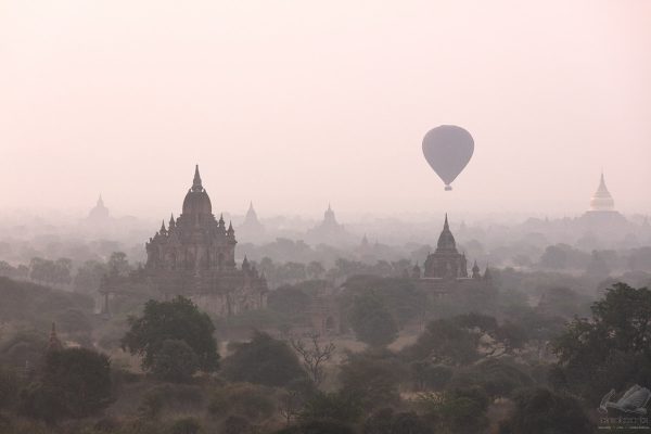 Balloon Over Temple In Bagan - Andreas Kunz