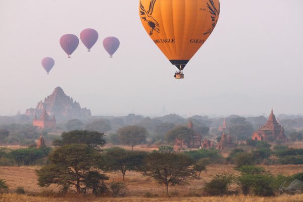 Yellow Balloon Over Bagan - Andreas Kunz