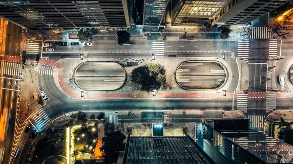 Vista aérea noturna da Praça do Ciclista, avenida Paulista, São Paulo - Sergio Souza