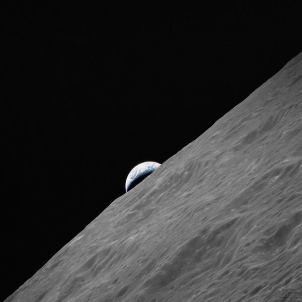 A Terra nasce no horizonte lunar